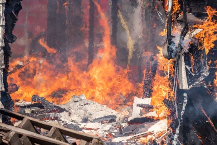 Ilgąjį Velykų savaitgalį gaisruose žuvo du žmonės, trys patyrė traumų