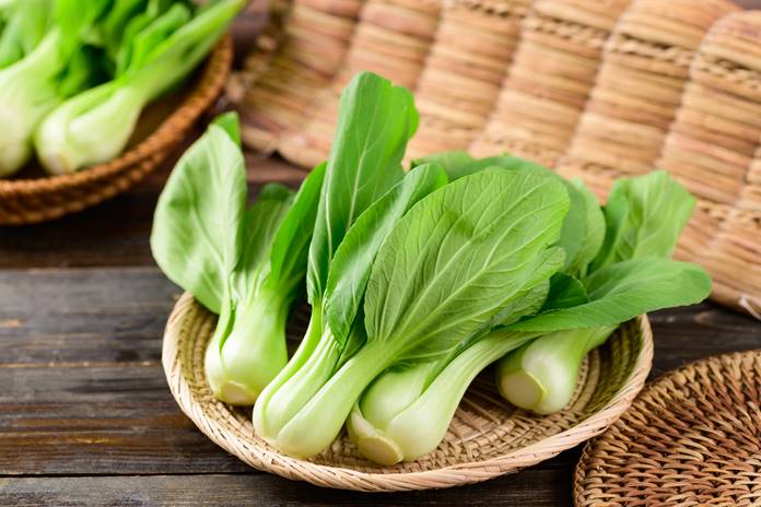 „Iki“ pataria: ar kininius bastučius arba „pak choi“ galima valgyti žalius?