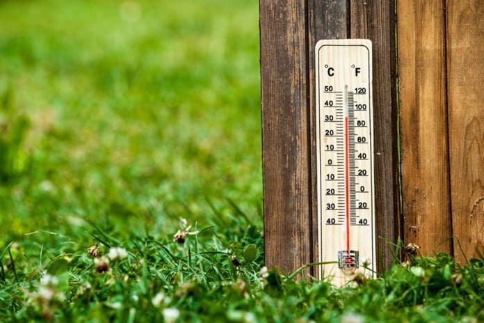 ORAI: Temperatūra perkops 30 laipsnių ribą, vanduo upėse ir ežeruose jau įšilo iki 20 laipsnių