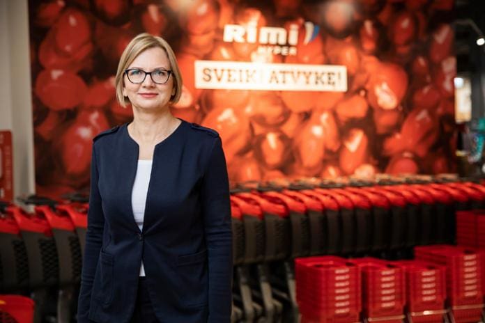 „Rimi Lietuva“ atstovė Dalia Čenkienė primena: pavasarį verta ne tik marginti kiaušinius, bet ir apsipirkti su šypsena.