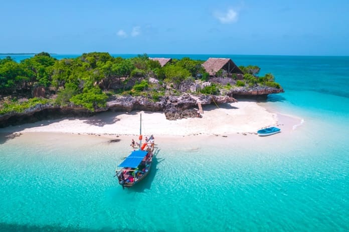 Stebint Zanzibaro salos pakrantę iš paukščio skrydžio atsiveria kvapą gniaužiantis vaizdas.